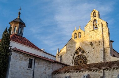 Romanesk kilise şehrin Palencia, İspanya'nın görünümünü