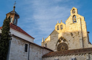 Romanesk kilise şehrin Palencia, İspanya'nın görünümünü