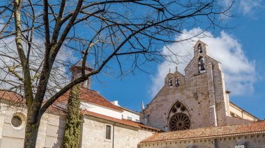 Romanesk kilise şehrin Palencia, İspanya'nın görünümünü