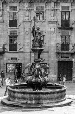 Santiago De Compostela, İspanya - 3 Nisan 2015: Santiago de Compostela, Galiçya, Kuzey İspanya, siyah ve whie görüntü kentsel sahnede