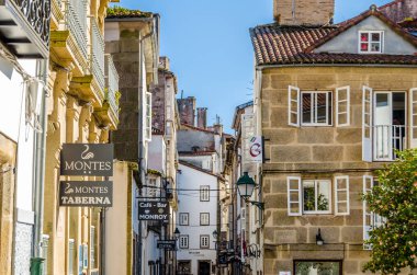 Santiago De Compostela, İspanya - 4 Nisan 2015: Kentsel sahnede Santiago de Compostela, Galiçya, İspanya