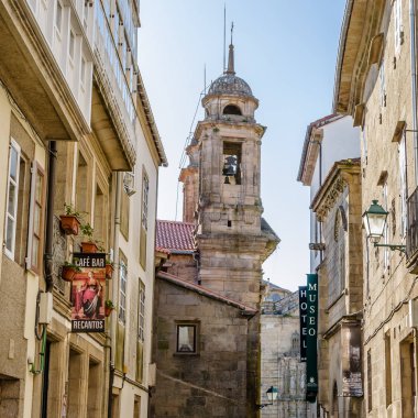 Santiago De Compostela, İspanya - 4 Nisan 2015: Kentsel sahnede Santiago de Compostela, Galiçya, İspanya