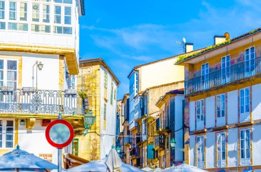 Santiago de Compostela, İspanya, renkli resimde mimarisinde