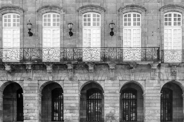 西班牙北部圣地亚哥 德孔波斯特拉的建筑 黑白图像 — 图库照片