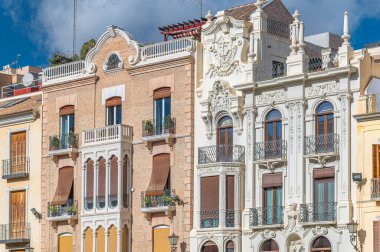 Güneydoğu İspanya 'daki eski Murcia kasabasında renkli mimari