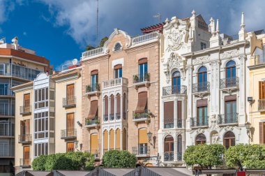 Güneydoğu İspanya 'daki eski Murcia kasabasında renkli mimari