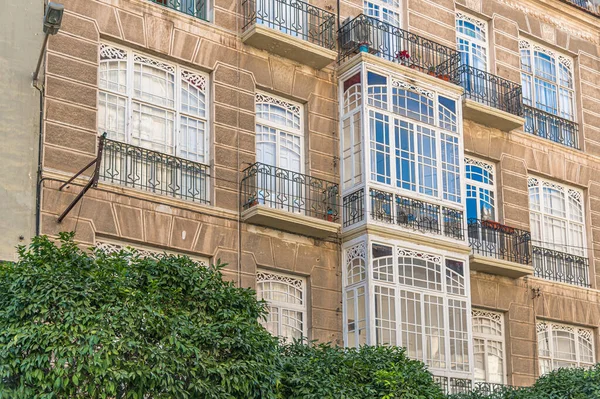 Güneydoğu İspanya 'daki eski Murcia kasabasında renkli mimari