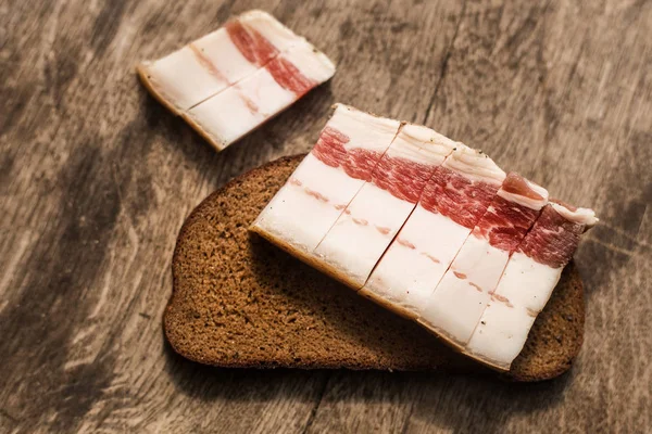 Spek Brood Houten Achtergrond Russische Oekraïense Traditionele Aperitief Stockfoto