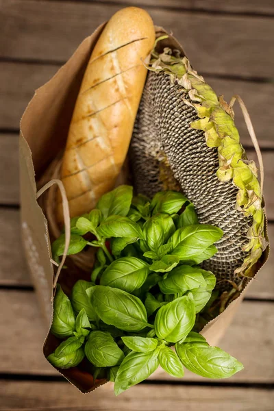 Varios Alimentos Saludables Bolsa Papel Sobre Fondo Madera Comida Saludable Imágenes de stock libres de derechos