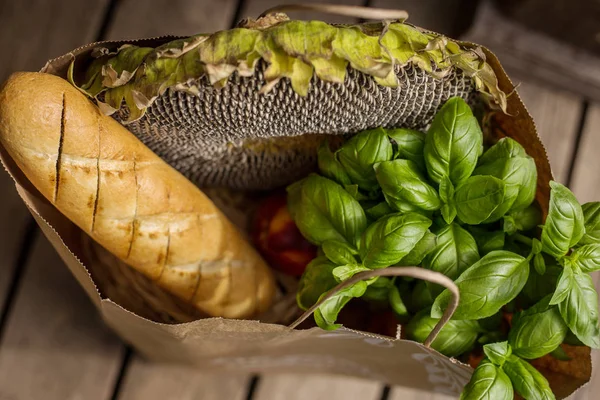 Diverse Gezonde Voeding Papieren Zak Houten Achtergrond Gezond Eten Uit Stockafbeelding