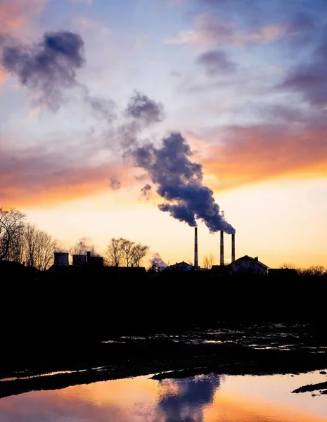 Industrieel Landschap Rook Uit Pijpen Van Een Thermische Centrale Tegen — Stockfoto