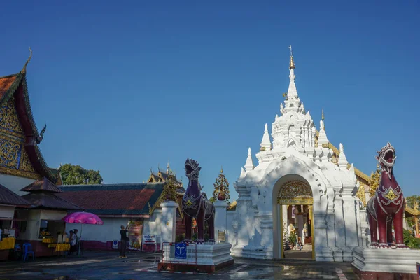 Beautiful landscape of ancient  temple in Wat Pratad hari phunch — Stock Photo, Image