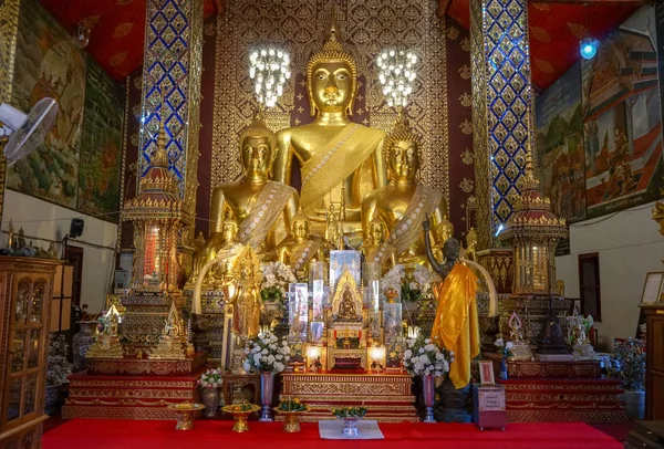 Hermoso paisaje del antiguo templo en Wat Pratad hari phunch —  Fotos de Stock