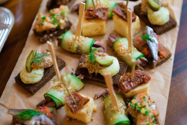 Çeşitli yiyecekler büfe tablo.