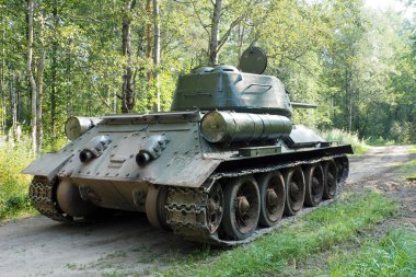 Dünya Savaşı ormanda Rus nadir tankı.