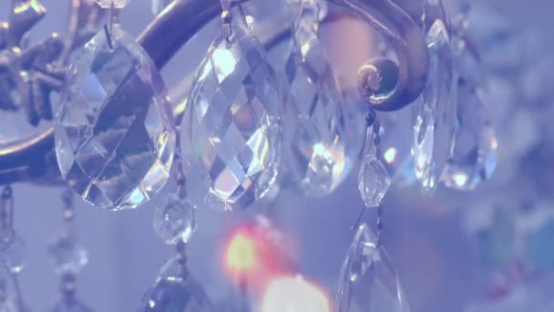 Verre de couleurs étincelantes charmes. Cristal clair coupé les pendentifs .