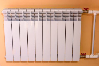 Su Merkezi Isıtma pil duvardaki.