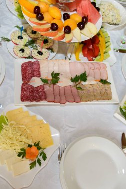 Büfe tablo ile gıda.