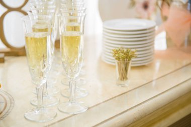 Yiyecek için masada Restoran gereçler.