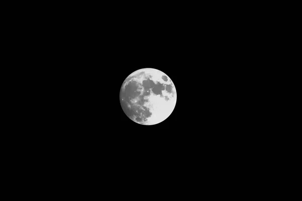 夜晚的满月. — 图库照片