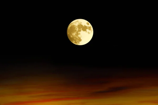 Voller heller Mond in der Nacht. — Stockfoto