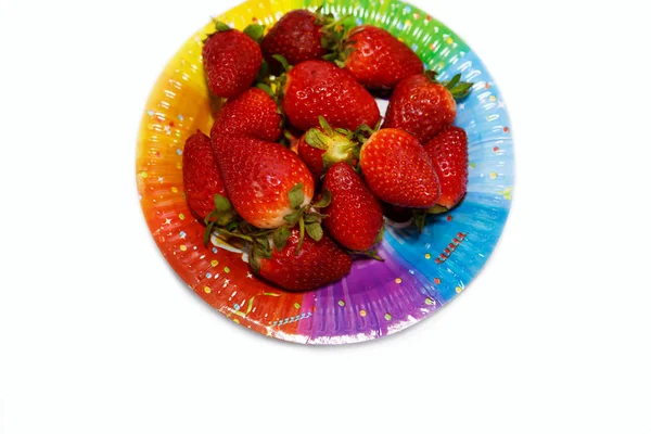 Fraises sur l'assiette . — Photo