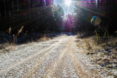 Doku lastik buzlu toprak yol üzerinde bir baskı olduğunu.