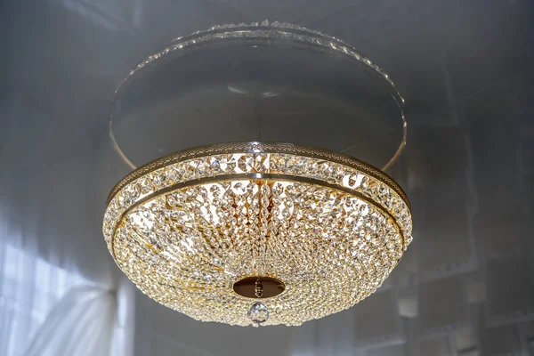 Lustre plafond avec globe . — Photo