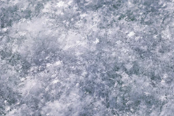 Hintergrund des körnigen abstrakten blauen Schnees. — Stockfoto