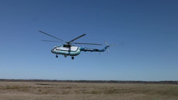 Helikopter Vliegen Lucht Russische Vliegtuigen Vlucht — Stockvideo