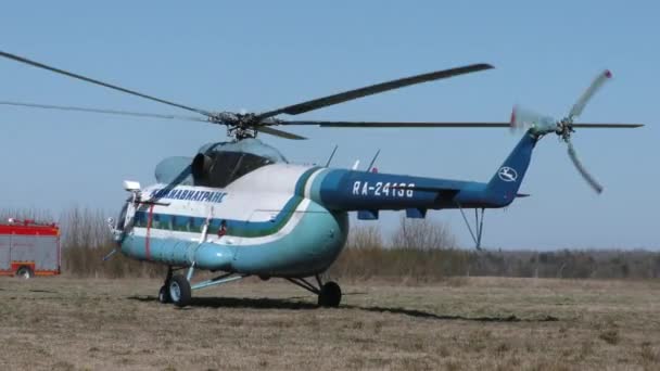 Helikopter Vliegen Lucht Russische Vliegtuigen Vlucht — Stockvideo