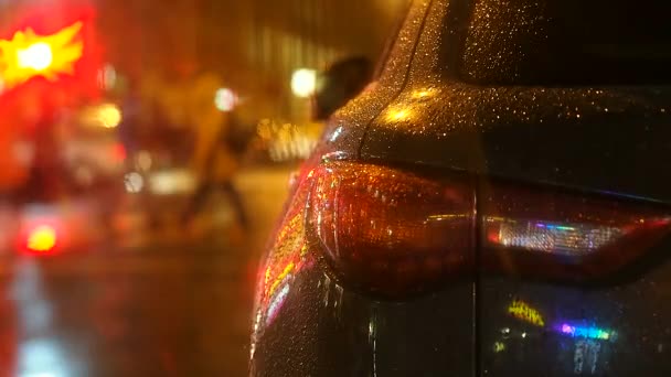 Vida Noturna Cidade Iluminação Nas Ruas Com Carros Pessoas — Vídeo de Stock