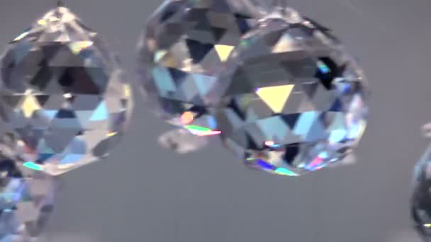 Boules de cristal à l'intérieur de la salle blanche . — Video