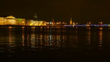 Peter ve Paul kalesinin panoramik manzarası ve Palace Köprüsü. Rusya 'nın Petersburg' daki tarihi anıtı.