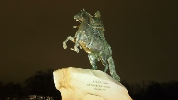圣彼得堡 沙皇彼得一世纪念碑 青铜骑士 俄罗斯 圣彼得堡 教务会广场上的沙皇彼得一世纪念碑 — 图库视频影像