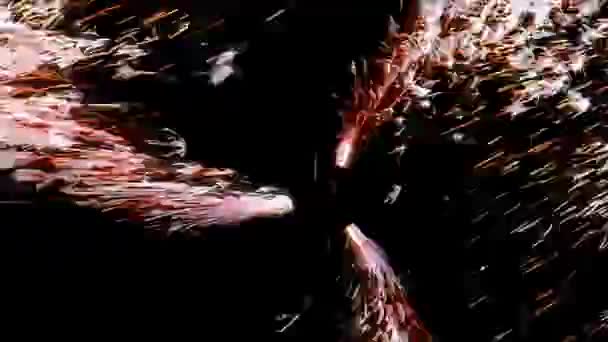 Feestelijke Nacht Van Ronddraaiend Vuurwerk Groet Pyrotechnische Sterke Sprankelende — Stockvideo