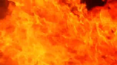 Öfkeli ateş duvarı. Alevin uzay boyunca arka plan hareketi.