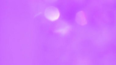 Bokeh pembe sızıntıları hareket ediyor. Çemberler hareket halinde bulanık.