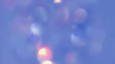 Bokeh mavisi sızıntı yapıyor. Çemberler hareket halinde bulanık.