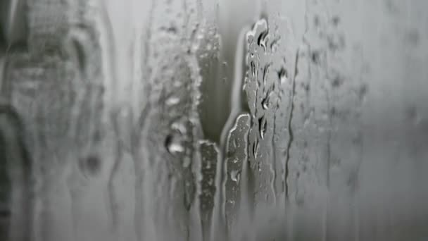 Дощ Наливає Вікно Дощі Стукають Скляних Вікнах Сірий Дощовий Пригнічений — стокове відео