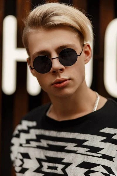 Stylish Young Handsome Model Guy Hairstyle Sunglasses Black Jersey Wooden — Stock Photo, Image