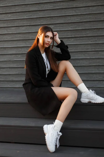 Stylish Beautiful Model Woman Black Trendy Coat White Sneakers Sits — Stock Photo, Image