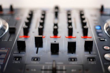 Ses karıştırma konsol. Müzik azalma. DJ aleti
