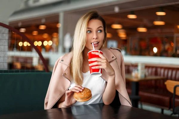 Funny Beautiful Young Girl Smile Eating Hamburger Drinking Cola Cafe — Stock Photo, Image