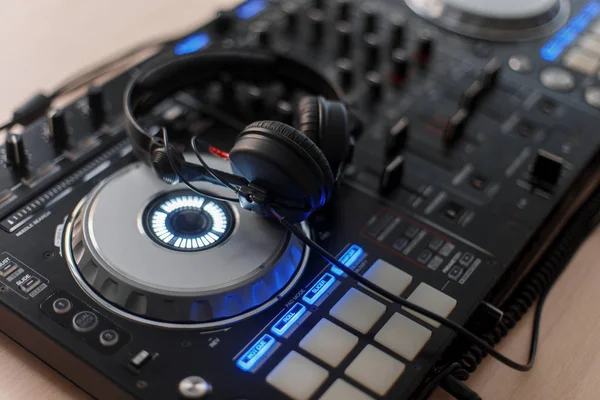 Konsol ve ses kulaklık için Dj karıştırma