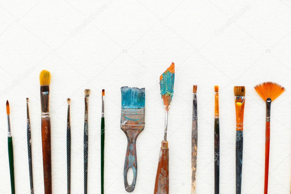A set of the artist lies on a white background. Vintage brushes 