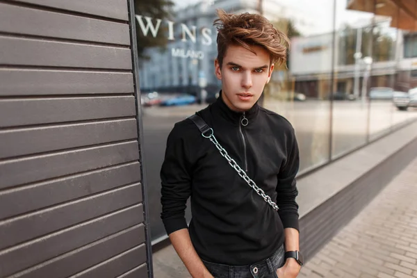 Stijlvolle Model Voor Knappe Jonge Man Met Een Kapsel Zwarte — Stockfoto