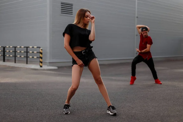 Sexig Vacker Ung Flicka Dansare Svart Shirt Med Shorts Dans — Stockfoto