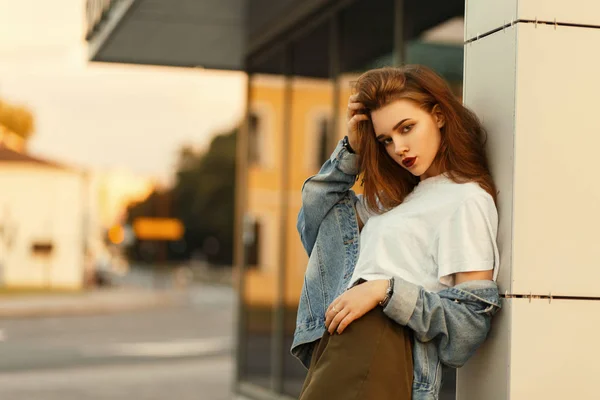 Beautiful Stylish Young Woman Jeans Vintage Fashion Jacket Gray Shirt — Stock Photo, Image