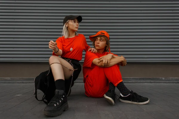 Fashionable Beautiful Stylish Young Couple Caps Fashionable Orange Clothes Fashion — Stockfoto